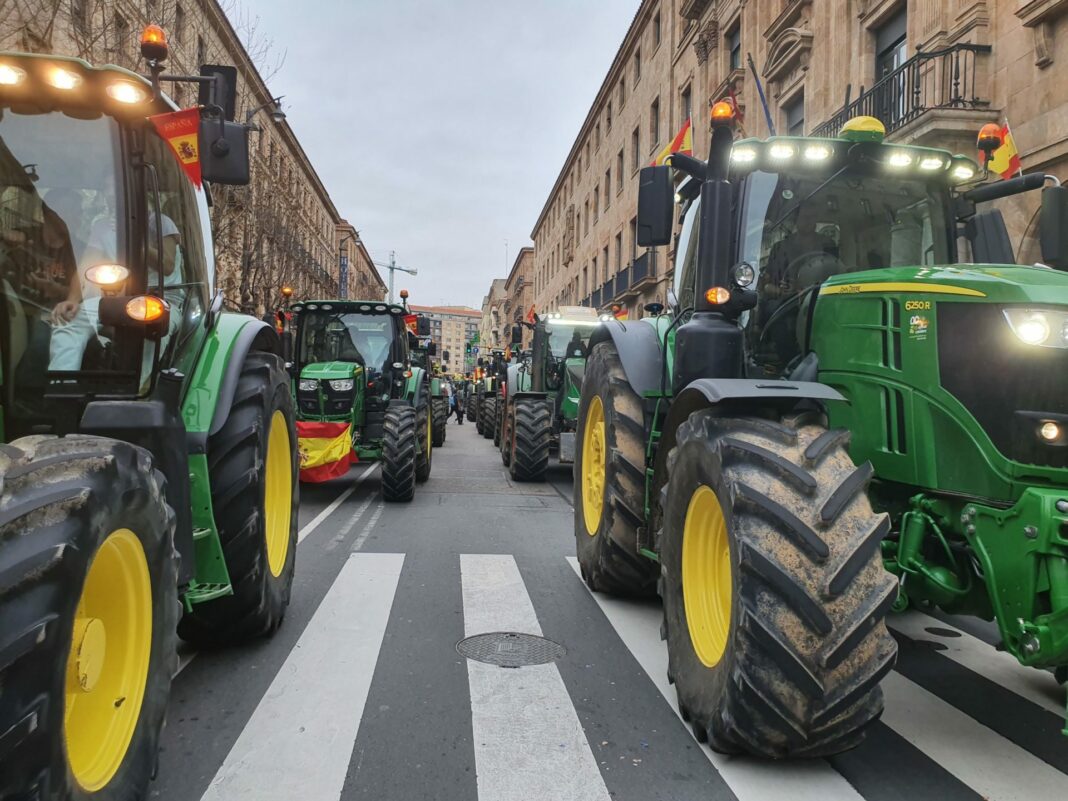 Tractores en manifestación por Salamanca.
